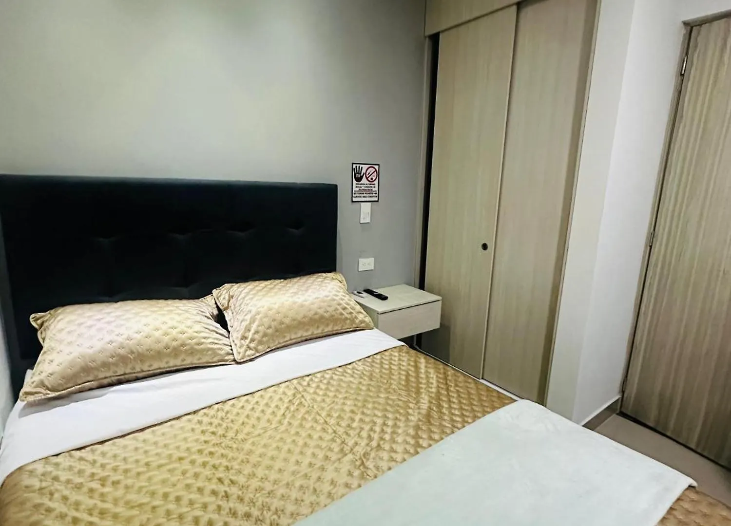 Apart Otel Verdum Medellín Kolombiya